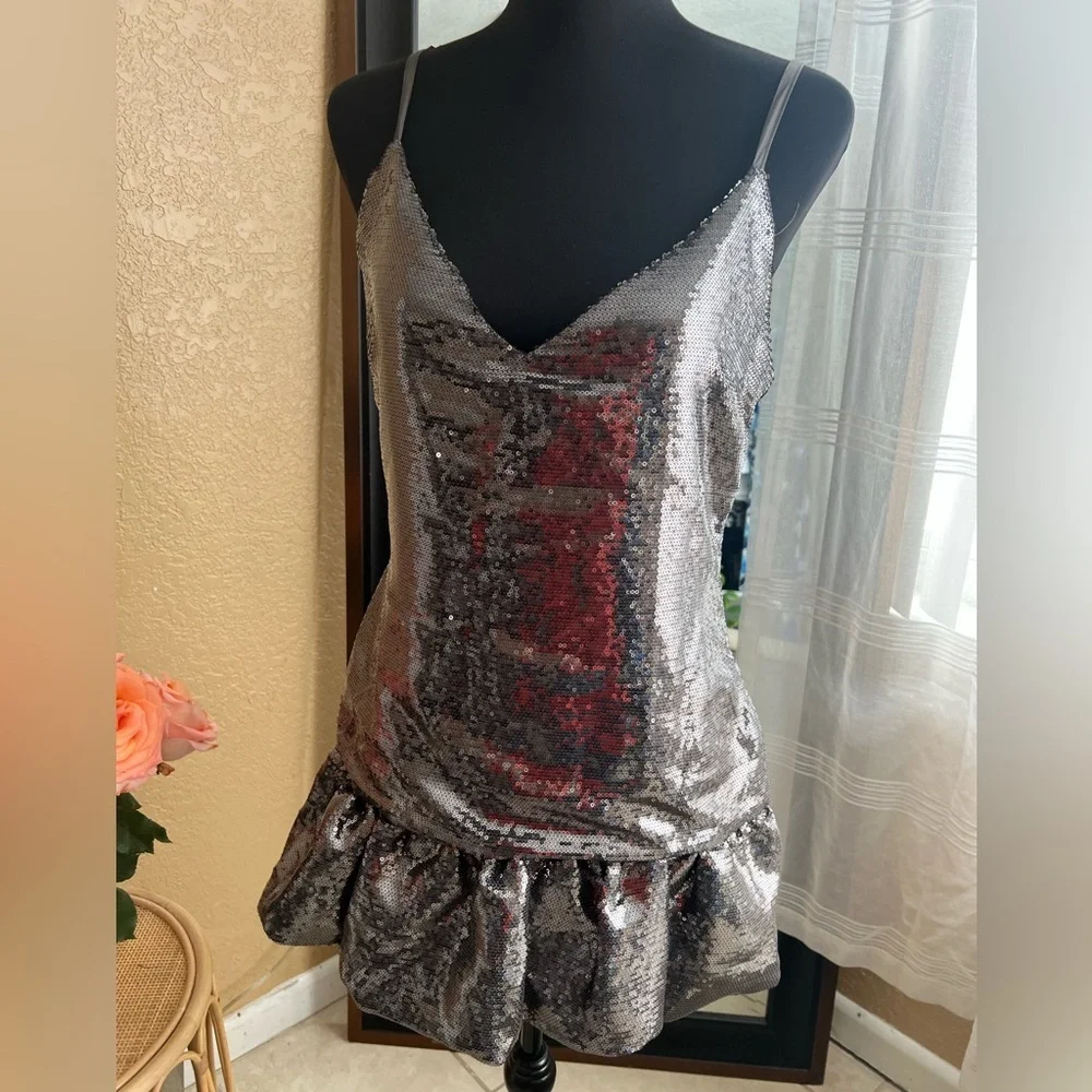Forever 21 Metallic V-neck sequin dress – Size M - Picture 2 of 11